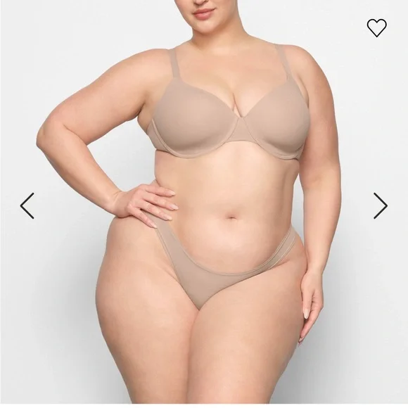 Skims Fits Everybody T-Shirt Bra - Picture 2 of 8